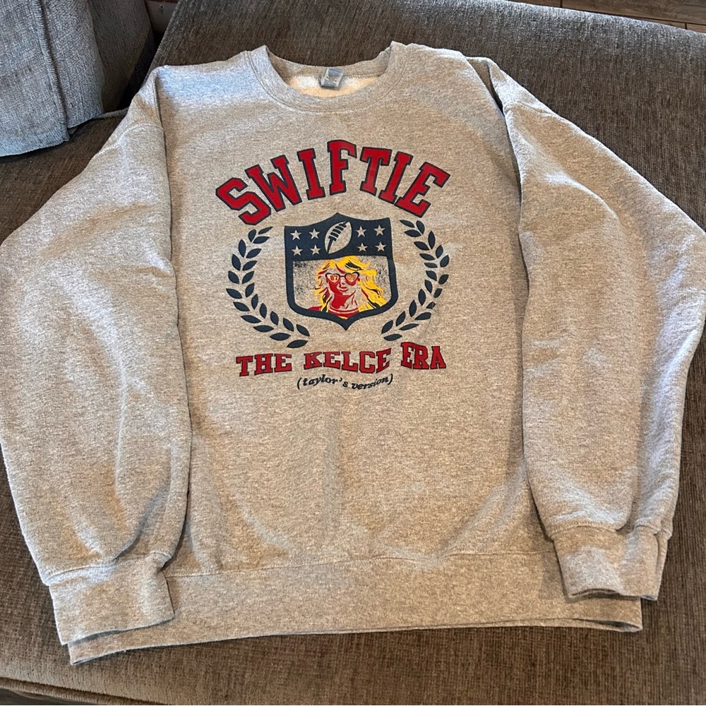"Swiftie The Kelce Era" fan-art crewneck sweatshirt Large
